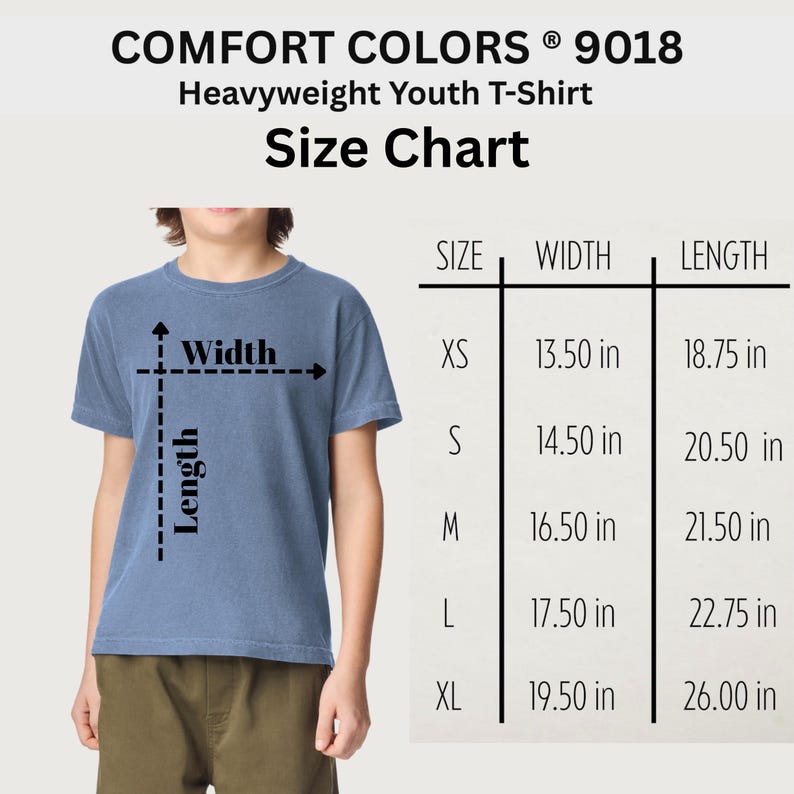 以下が含まれることがあります： Comfort Colors 9018 Heavyweight Youth Tシャツのサイズチャート。青いTシャツと幅・丈の測定指標が示されています。チャートにはXSからXLまでのサイズと、インチ単位の対応する幅と丈の寸法が記載されています。