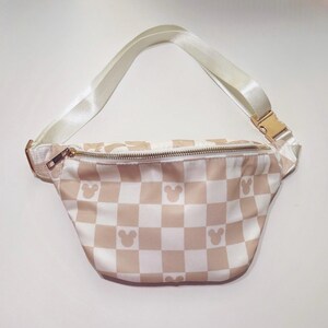 Neutral checkered mouse