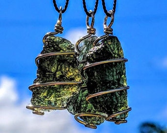 MOLDAVIT KETTE IN GOLD! 12 Kt echter tschechischer Tektit Anhänger. Synergy 12 Chakra Kristalle. Metaphysischen Schmuck Alien Meteorit Wire Wrap.