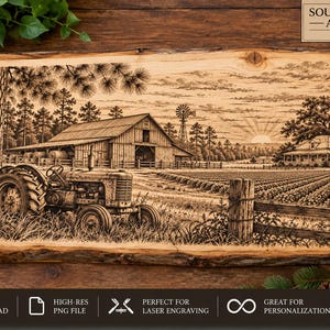 Può includere: Una targa rettangolare in legno con bordo naturale che presenta una dettagliata scena agricola incisa al laser in nero. L'immagine raffigura un trattore d'epoca in primo piano, un grande fienile, un mulino a vento, una casa colonica e campi coltivati all'alba.