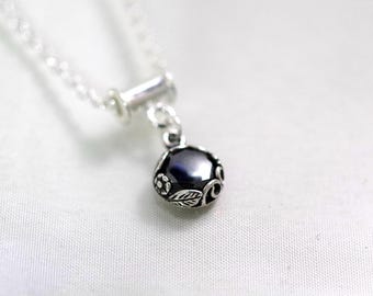 Collar de piedra preciosa en solitario - Hemalyke de 8 mm - Engaste de bisel JBB de plata - Cadena de plata de ley rellena