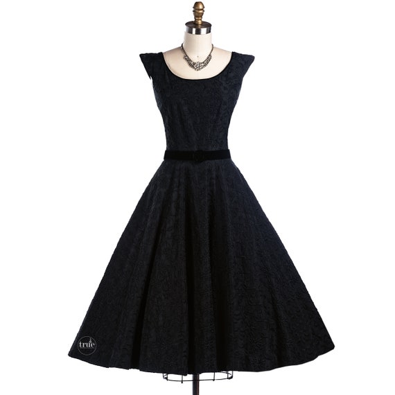 vintage 1950's dress ...pretty black embroidered … - image 1