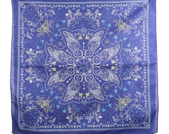 Bandana de búhos, magnolias y polillas