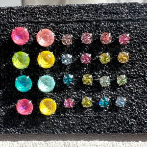 Set di orecchini a perno da piercing, set di 6 orecchini a perno Swarovski, set di orecchini a perno in cristallo, orecchini con filettatura interna. Orecchini a perno con filettatura esterna.