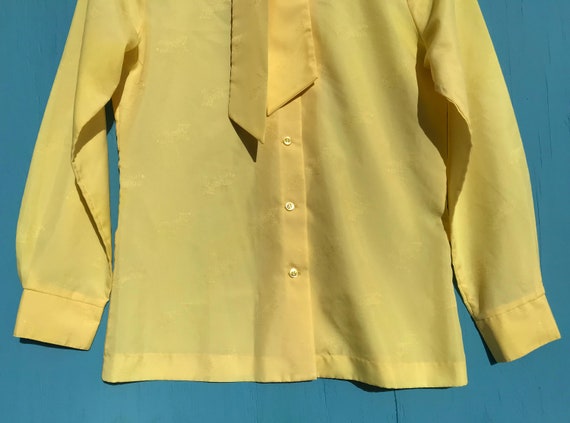 1970s Tie Collar Yellow Tiger Blouse Bow Neck Pol… - image 6