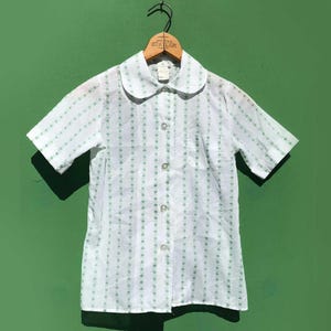 Camisa vintage de campamento para niñas, blusa de Girl Scouts de los años 70, talla 12, blanca y verde imagen 1