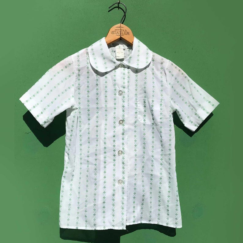 Camisa vintage de campamento para niñas, blusa de Girl Scouts de los años 70, talla 12, blanca y verde imagen 1