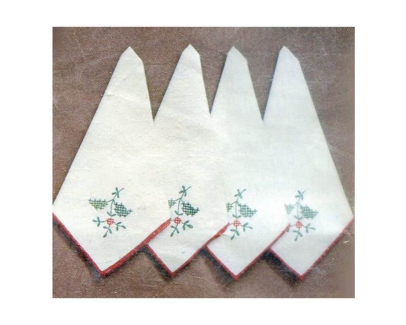 Paragon Christmas Greenery Stamped Cross Stitch embroidery Napkin Set of 4 Vtg
