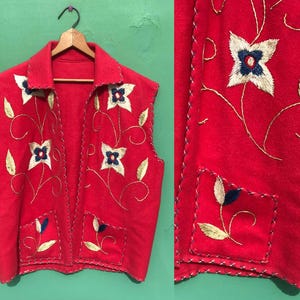 Vintage Embroidered Wool Vest Size Large Red Tan Blue Accessory