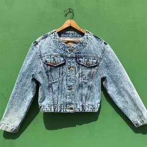 1990s Cropped Denim Jacket Acid Wash Jordache Gold with Pockets Brass Buttons Cotton Size Medium Long Sleeves
