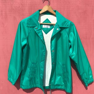 Vintage Classic Windbreaker Jacket Size Medium Snap Up w Pockets Emerald Green