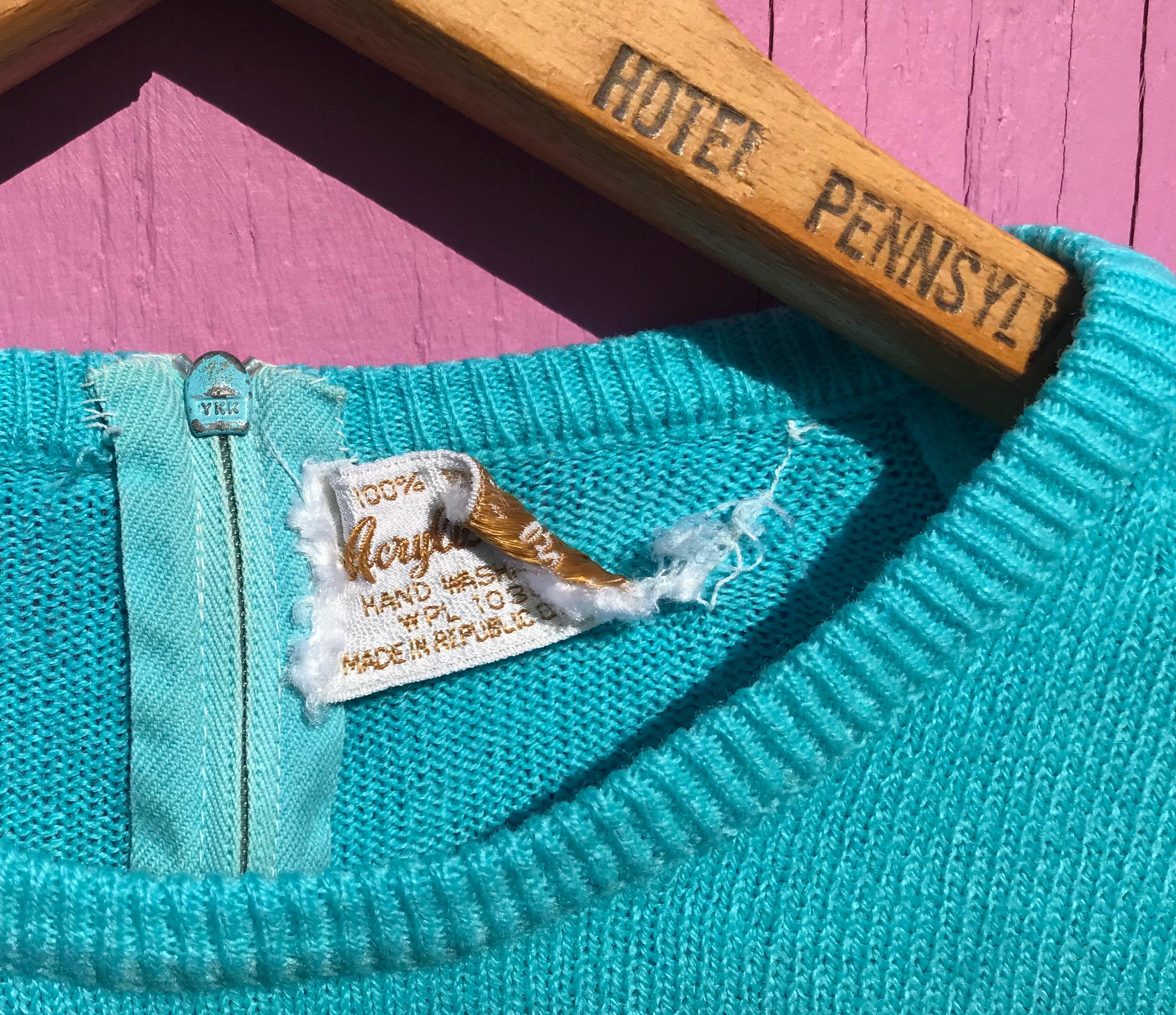 1970s Striped Pullover Top Blue Green White Size Large Spring
