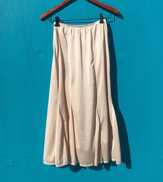 Vintage Beige Nylon Half Slip with Godets Elastic Wai… Gem