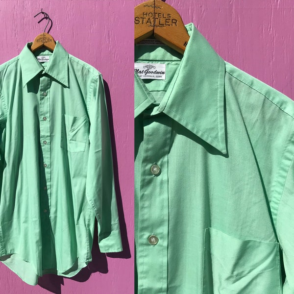 1970s Pale Green Button Up Shirt Mens Extra Long Tail Size Extra Large