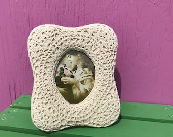 Vintage Ecru Crocheted Frame 5 x 7 Standing Victorian Cottage Accent