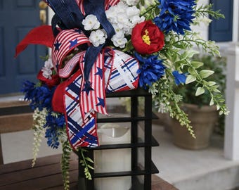 Linterna solar patriótica roja, blanca y azul