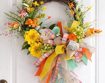 Schöner heller Frühling oder Sommer Weinrebe-Kranz