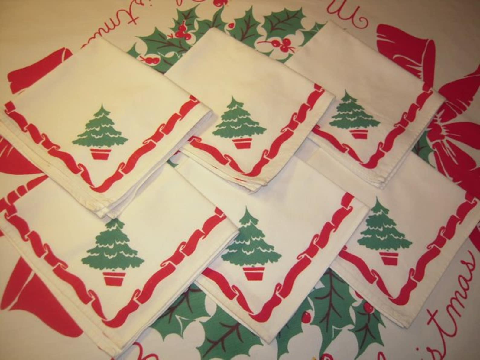 Vintage CHRISTMAS Tablecloth & Napkins Presents Under the Tree Etsy