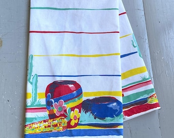 Toalla o camino de mesa vintage de Wilendur, cerámica mexicana estilo fiesta con rayas y cuentas coloridas.