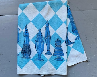 Toalla vintage de plata con sal y pimienta sobre diamantes