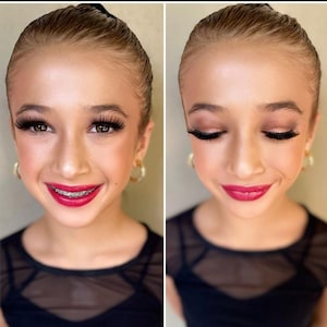 以下が含まれることがあります： 長いまつげと赤いリップスティックを含む、スタイリングされた髪とメイクアップの若い人。メッシュオーバーレイとゴールドのフープイヤリングが付いた黒いトップスを着ています。画像は分割表示で、片側は笑顔で、もう片側は目を閉じています。