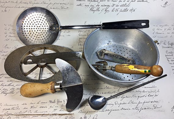 Lot Vintage Kitchen Utensils Gadgets Strainer Spoon Chopper Apple Cutter  Can Opener 