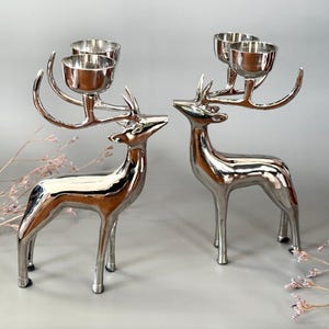 1970年代のヴィンテージ シルバーメッキ トナカイ キャンドルホルダー ペア – クリスマスデコレーション – エレガントな鹿のキャンドルホルダー – スカンジナビアスタイル – 希少なヴィンテージ品