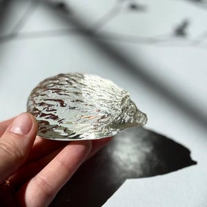 Figurina vintage di riccio in cristallo anni '70 di Vessière à Baccarat - Fermacarte in vetro trasparente fatto a mano in Francia, decorazione con animali di metà secolo