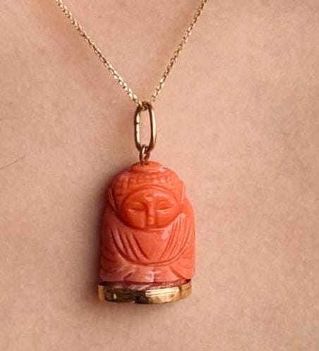 Pendentif Ancien En Or 18k Avec Bouddha Gravé En Corail - Occasion - Bijou Vintage