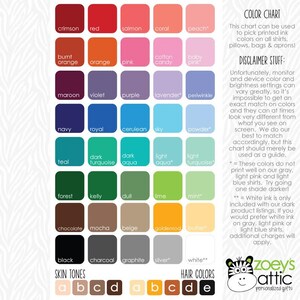 K&ouml;nnte beinhalten: Farbkarte f&uuml;r bedruckte Tintenfarben auf Shirts, Kissen, Taschen und Sch&uuml;rzen. Die Karte enth&auml;lt eine Vielzahl von Farben, darunter Rot, Blau, Gr&uuml;n, Gelb und Lila. Die Karte enth&auml;lt auch einen Haftungsausschluss bez&uuml;glich Farbabweichungen aufgrund von Monitor- und Ger&auml;teeinstellungen. Die Karte ist mit "Zoey's Attic Personalisierte Geschenke" beschriftet.