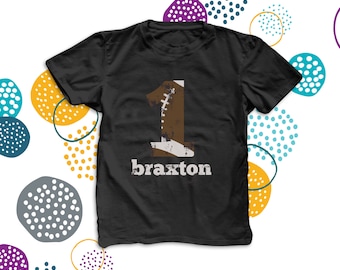 t-shirt d’anniversaire de football - maillot de fête de football - numéro et lettrage en détresse - choisissez n’importe quel numéro 22BD-069-D