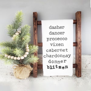 torchon de Noël | noms de rennes carte des vins dasher prosecco chardonnay blitzen alcool torchon de cuisine | cadeau drôle de torchon de vacances