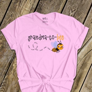 Grandma shirt fun pregnancy announcement grandma-to-bee custom Tshirt 22MD-072 image 2