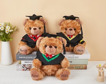 Oso de peluche personalizado para graduación, con nombre y año personalizados, ideal como regalo de birrete de peluche.