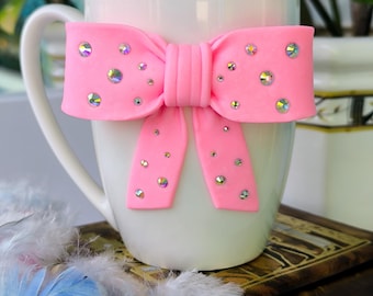 Taza hecha a mano de arcilla polimérica rosa con lazo y diamantes de imitación / Taza de café con estética coqueta / Lindo regalo femenino para ella