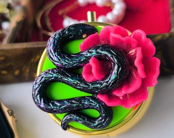 Pastillero hecho a mano con flores y serpientes, decoración de arcilla polimérica