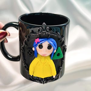 Coraline Mug, Coraline Doll, Polymer Clay Mug, Ceramic Coffee Cups, Mug Handmade, Spooky Mug, Caroline Button Eyes, Gifts Coraline lovers glossy black
