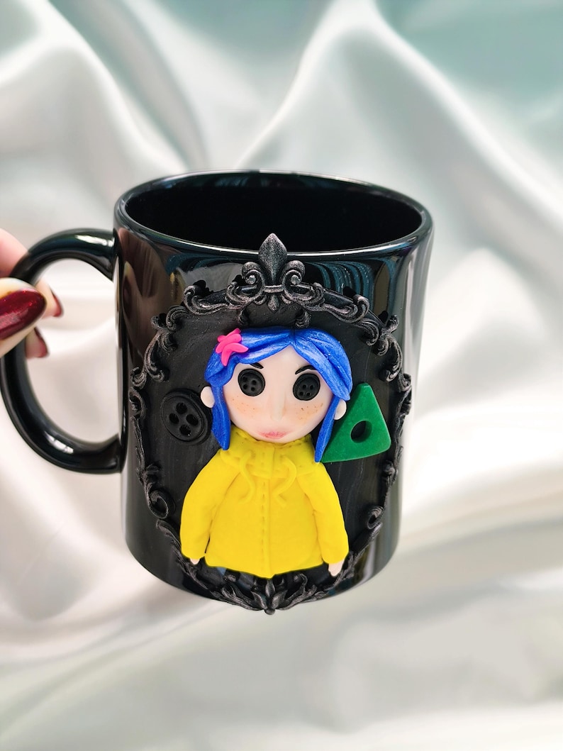 Coraline Mug, Coraline Doll, Polymer Clay Mug, Ceramic Coffee Cups, Mug Handmade, Spooky Mug, Caroline Button Eyes, Gifts Coraline lovers glossy black