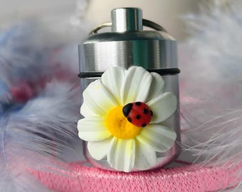 Handgefertigter Daisy Pill Box Anhänger, wasserdichte Edelstahlpille