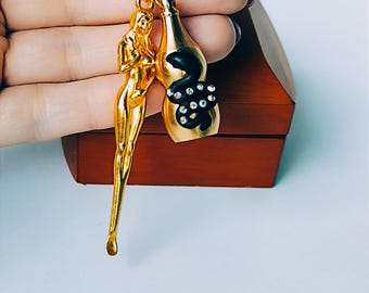 Cuchara de oreja de latón, Mini pastillero, Llavero con colgante de pastillero, Colgante creativo de llavero con cuchara de oreja, Mini cucharas de mujer, Colgante de collar con cuchara