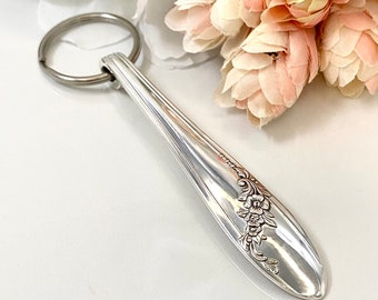 Spoon Keyring, 1946 QUEEN BESS Silver Spoon Keyring, Vintage Spoon Keyring, Key Ring, Keychain, Spoon Jewelry, Silverware Keyring