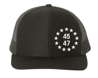 Gorra Snapback 45/47 / Gorra de béisbol patriótica de EE. UU. / Gorra ajustable con mensaje de libertad / Gorra inspirada en la bandera estadounidense. Gorra negra / Fuente beige