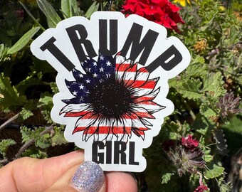 Pegatina de Trump. Chica Trump. Mamá Trump. Pegatina para funda de móvil, portátil o botella de agua. Trump 2026, 45 47.