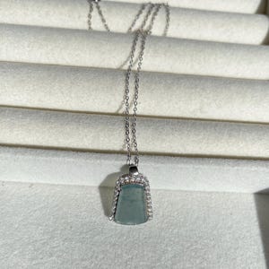 Collier à pendentif jade jadéite guatémaltèque glacial
