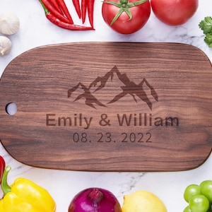 Tagliere in noce nera personalizzato, tagliere in legno fatto a mano per matrimonio nuziale, fidanzamento, regalo di anniversario