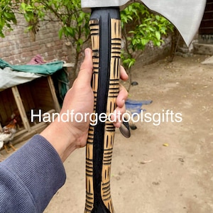 Handgjord vikingayxa i kolstål, handgraverad yxyxa, tomahawkyxa med slida, medeltida yxa, personlig yxa, bästa presenten till honom,