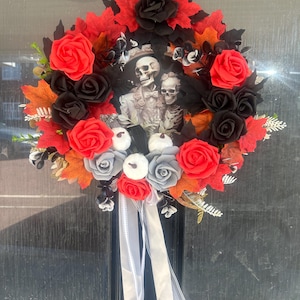 Halloween wreath// door wreath// Halloween decorations//