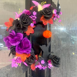Halloween wreath// door wreath// Halloween decorations//