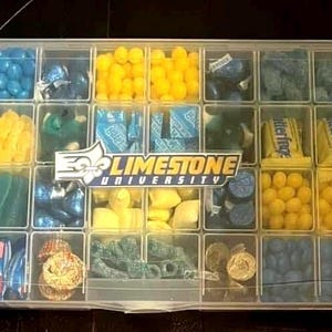 Dulces personalizados: se pueden personalizar para cualquier universidad, fraternidad, hermandad o equipo deportivo. Cajas medianas de 2 libras.