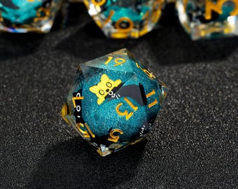 Black Cat Liquid Core Resin Dice Set: Sharp Edge DnD-tärningar